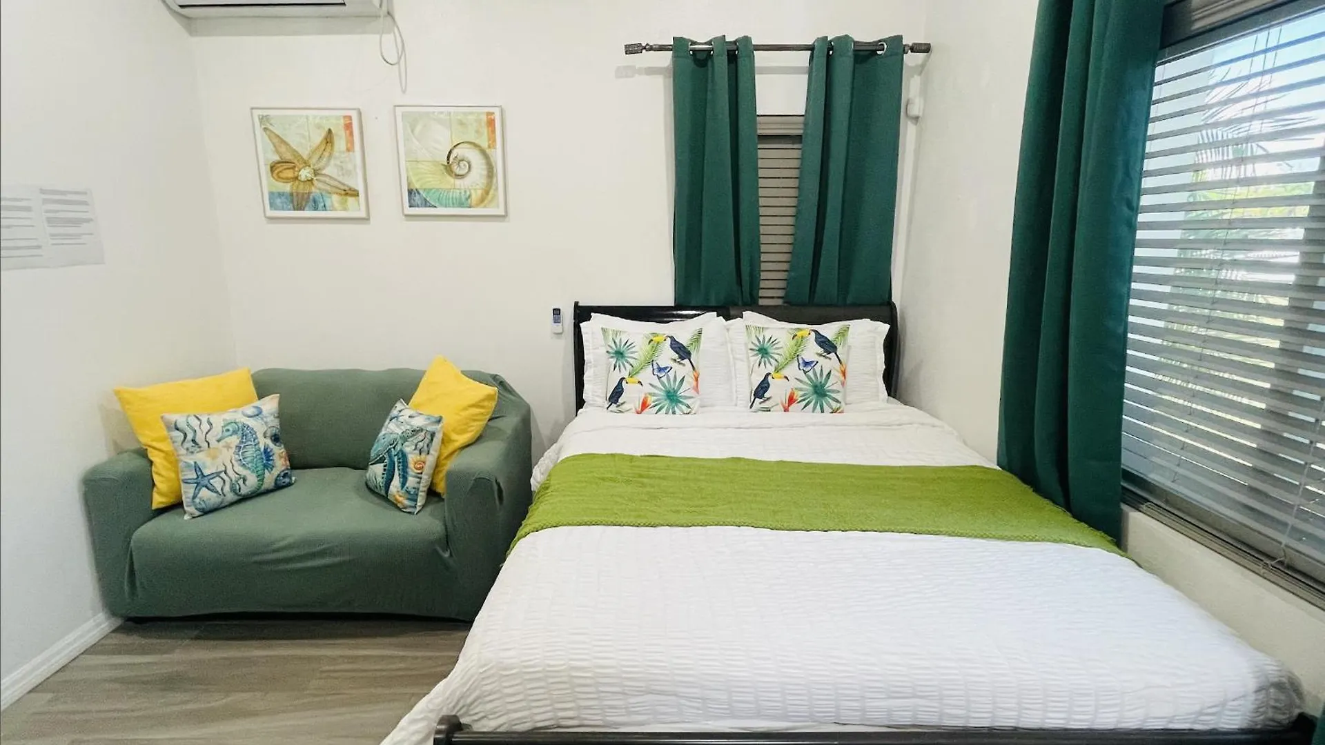 Ocean Breeze Studios Nassau Pansiyon